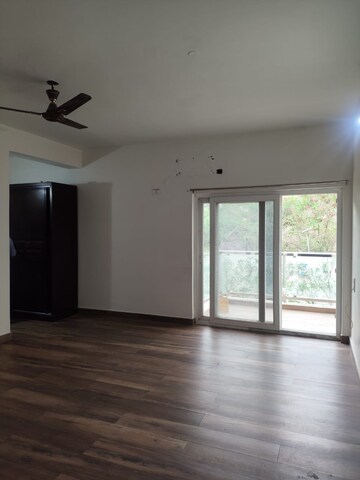 Room in 3 BHK Apartment at Jubilee Hills – for Rent