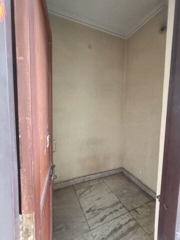 Room in 3 BHK Builder Floor at Vasundhara Sector 1 – for Rent