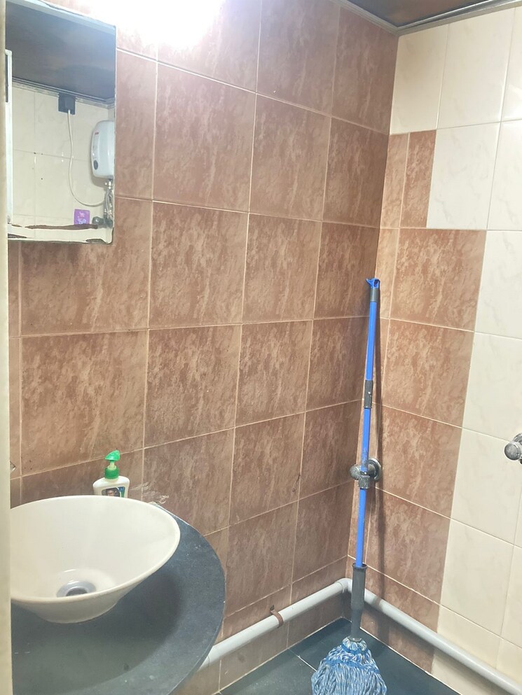 Bathroom, juhu 2 Bedroom 750 Sq.Ft. Apartment In Juhu Mumbai 8678268