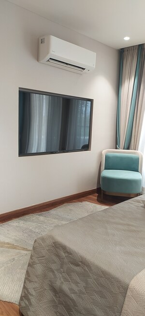 Room in 3 BHK Apartment at Sector 82 – for Sale