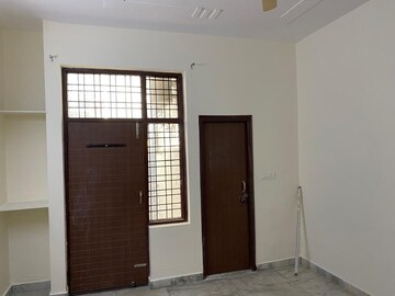 Room in 2 BHK Builder Floor at Sector 43 – for Rent