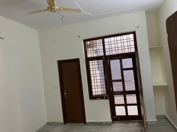 Room in 2 BHK Builder Floor at Sector 43 – for Rent