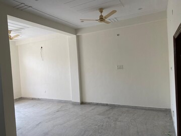 Room in 2 BHK Builder Floor at Sector 43 – for Rent