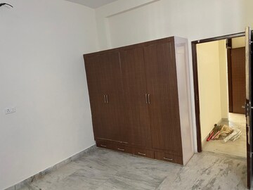 Room in 2 BHK Builder Floor at Sector 43 – for Rent