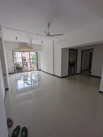 Living Room in 3 BHK Apartment at Khar West – for Rent