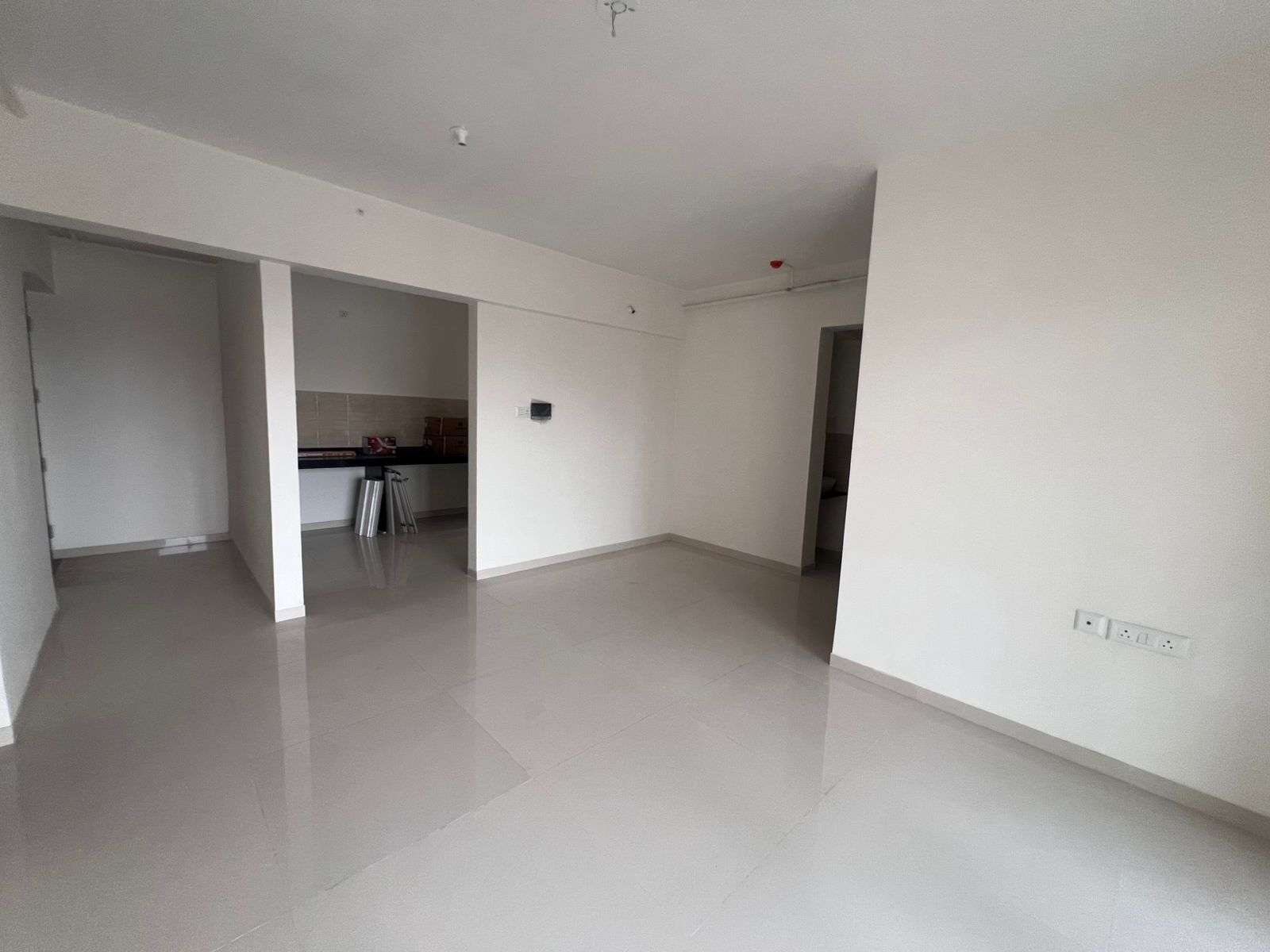 2 BHK + Extra Room Apartment For Rent in Prasun Loreto