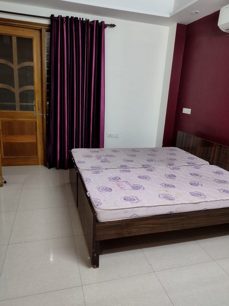 Bedroom, sector 27 2 Bedroom 1500 Sq.Ft. Builder Floor In Sector 27 Gurgaon 8678427