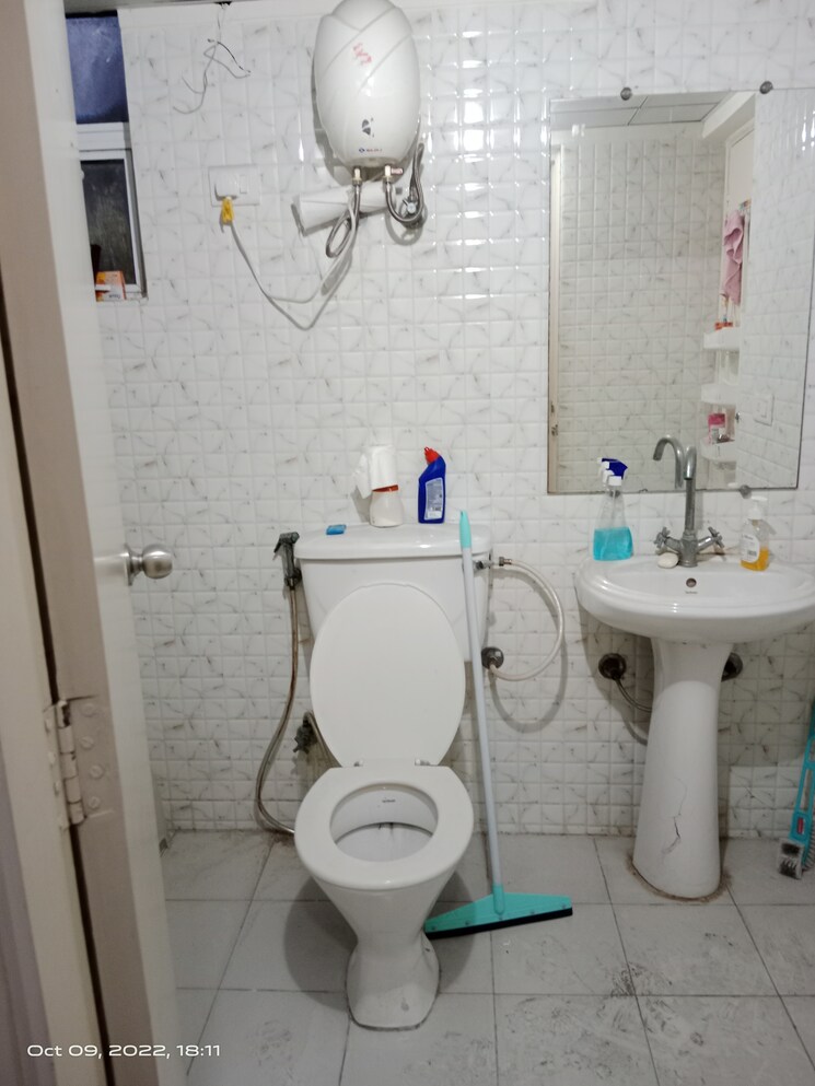 Bathroom, gaur-city-6th-avenue 2.5 Bedroom 1175 Sq.Ft. Apartment In Sector 4 Greater Noida Greater Noida 8678968