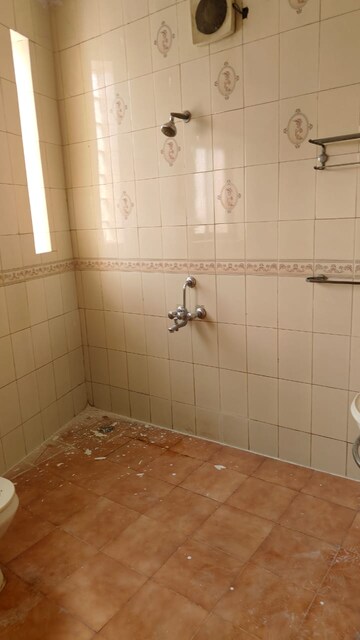 Bathroom in 6+ BHK Independent House at Ansal Plaza Sector-23, Sector 23 – for Sale