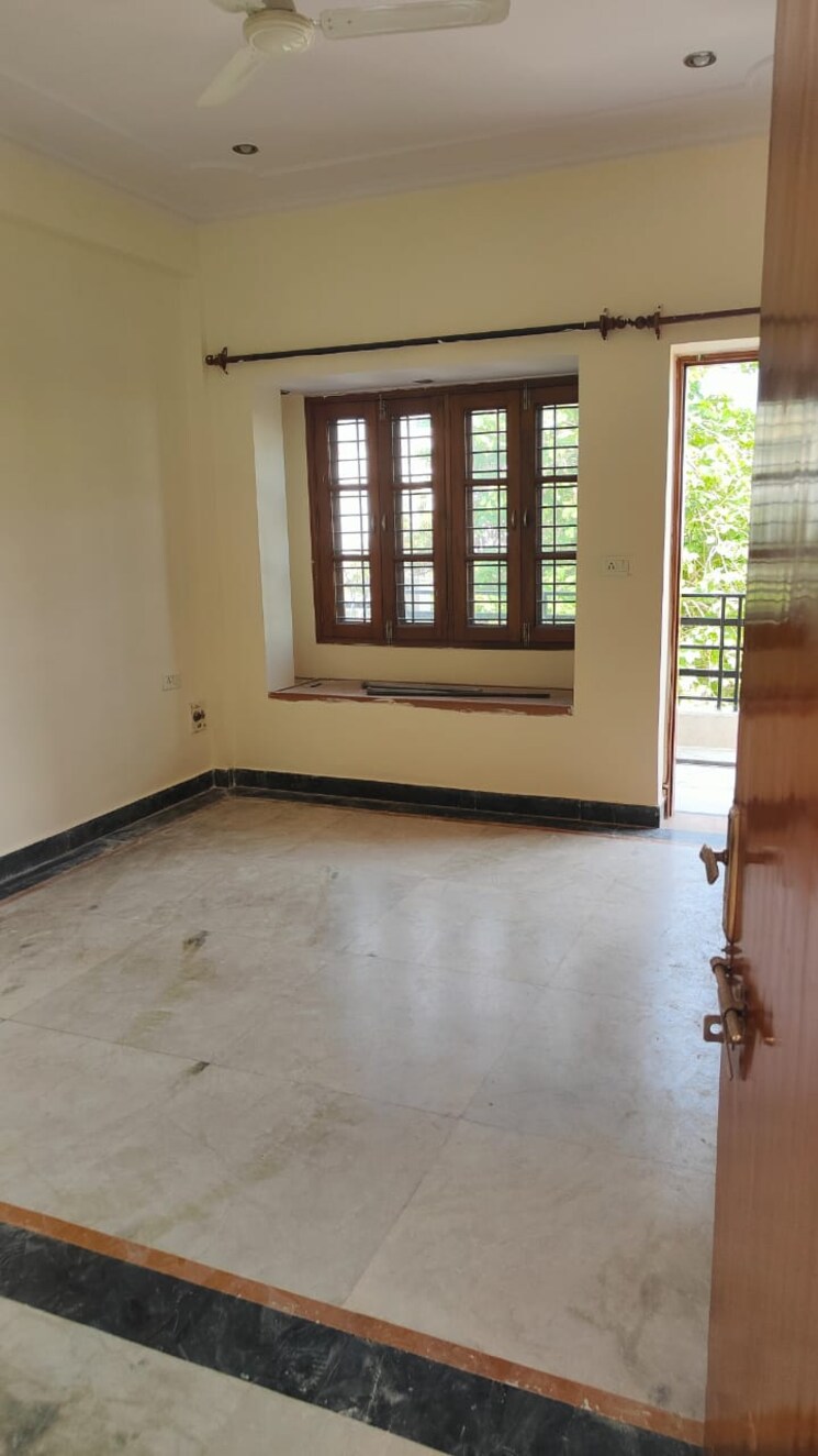 Room, ansal-plaza-sector-23 6+ Bedroom 4800 Sq.Yd. Independent House In Sector 23 Gurgaon 8678495