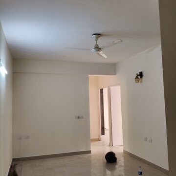 Room in 2 BHK Apartment at Suncity Avenue 102, Sector 102 – for Rent
