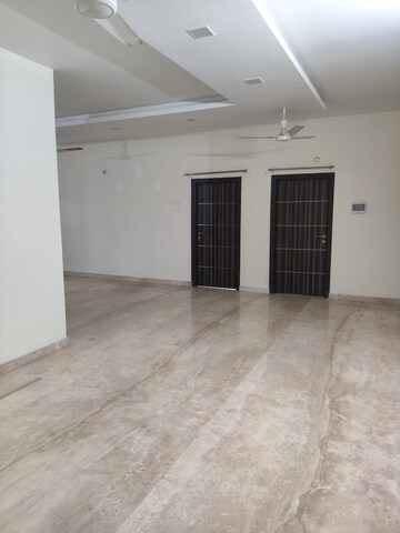 Room in 3 BHK Apartment at Jubilee Hills – for Rent