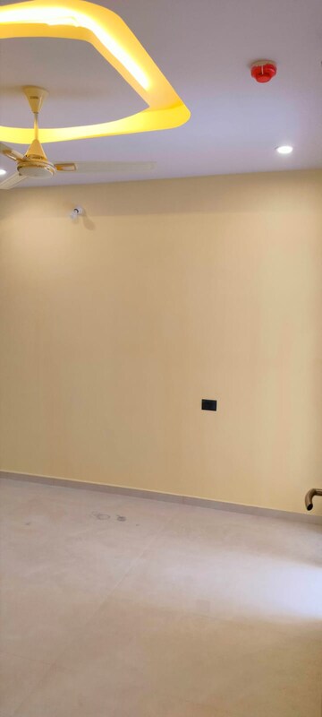 Room in 3 BHK Builder Floor at Besa Pipla rd – for Rent