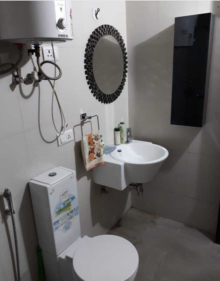 Master Bedroom, aditya-celebrity-homes 3 Bedroom 1650 Sq.Ft. Apartment In Sector 76 Noida 8679339