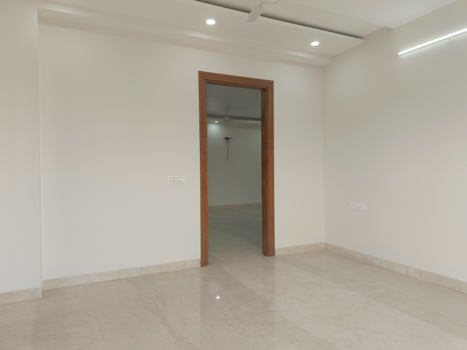 3 BHK + Servant Room Builder Floor For Sale in SS Mayfield Gardens