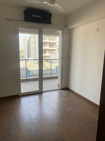 Room in 4 BHK Builder Floor at DLF Gardencity Enclave, Sector 93 – for Rent