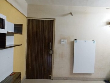 Room in 2 BHK Apartment at Tharwani Riviera, Kharghar – for Rent