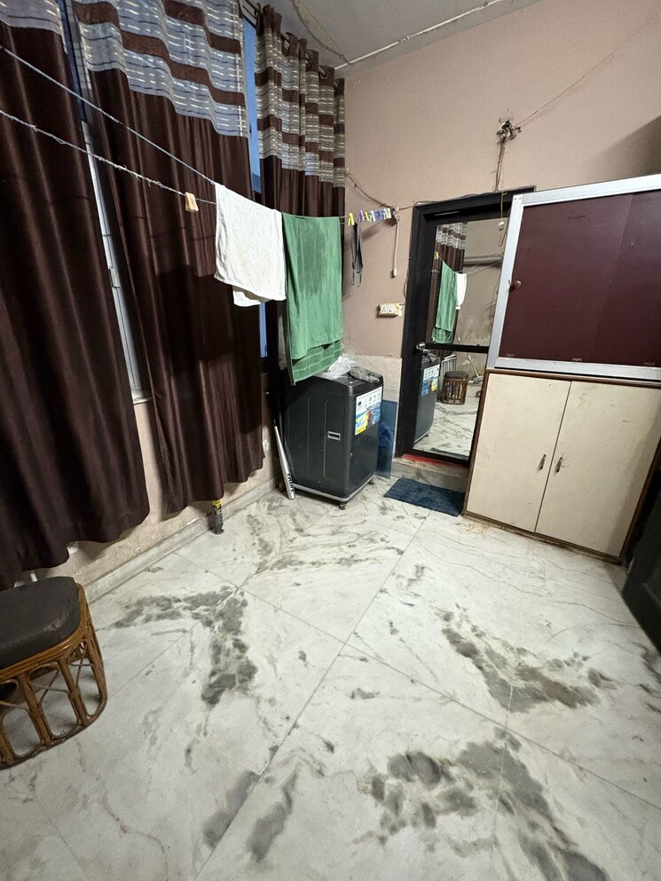 Team Area, burari 2 Bedroom 110 Sq.Yd. Builder Floor In Burari Delhi 8679514