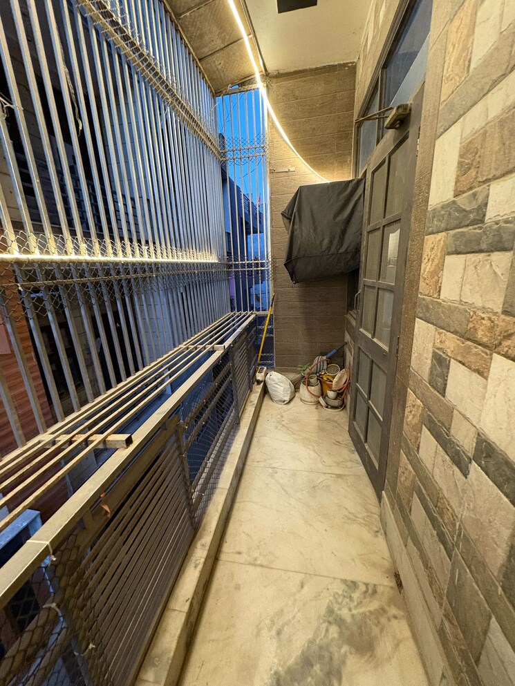 Balcony, burari 2 Bedroom 110 Sq.Yd. Builder Floor In Burari Delhi 8679514