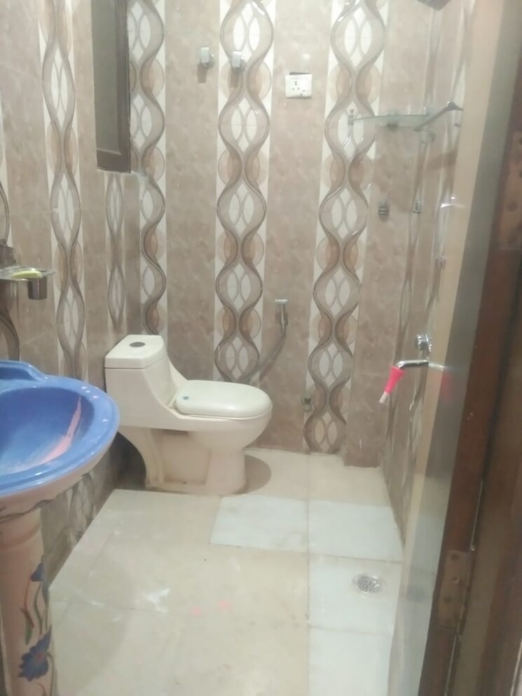 Bathroom, behala 2 Bedroom 825 Sq.Ft. Apartment In Behala Kolkata 8679597