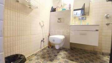 Bathroom in 4 BHK Independent House at SS Aaron Ville, Sector 48 – for Sale