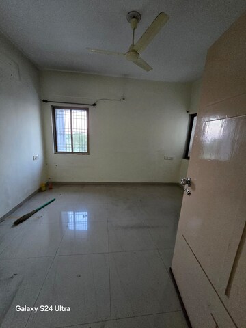 Room in 3 BHK Apartment at New Sama Road – for Rent