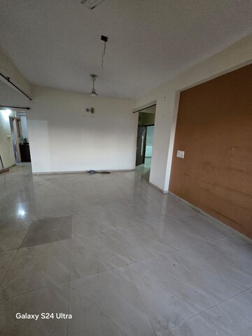Room in 3 BHK Apartment at New Sama Road – for Rent