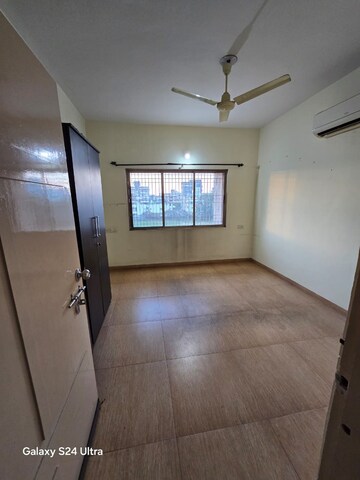 Room in 3 BHK Apartment at New Sama Road – for Rent