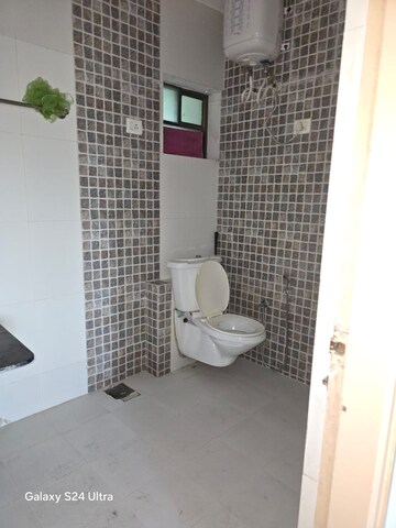 Attached Bathroom in 3 BHK Apartment at New Sama Road – for Rent