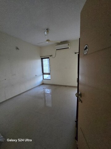 Room in 3 BHK Apartment at New Sama Road – for Rent