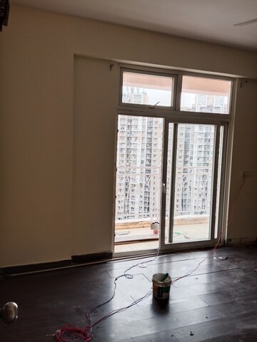 Room in 3 BHK Apartment at Mahagun Mywoods, Sector 16c Greater Noida – for Rent