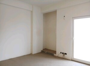 Room in 2 BHK Apartment at Antriksh Golf View, Sector 78 – for Sale