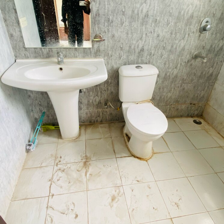 Attached Bathroom, omaxe-silver-birch 3 Bedroom 1640 Sq.Ft. Builder Floor In Mullanpur Chandigarh 8679711