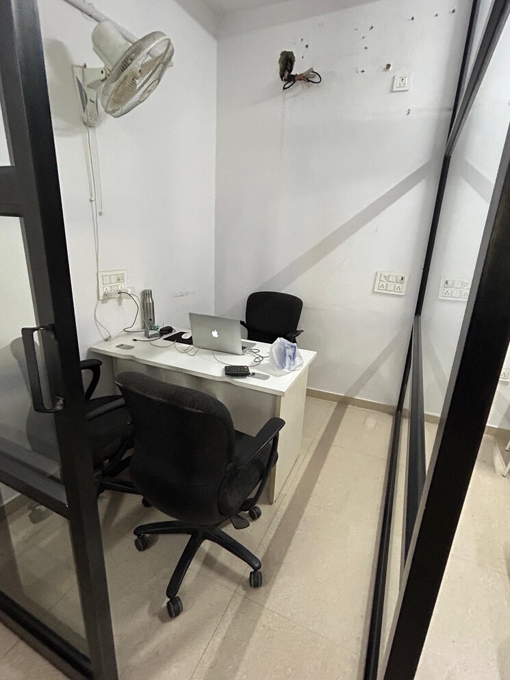 Team Area, puri-81-business-hub Commercial Office Space 500 Sq.Ft. In Sector 81 Faridabad 8679765