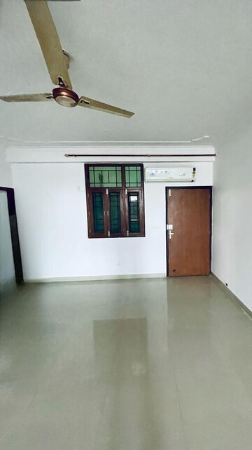 Room in 3 BHK Apartment at Elegant Vaishali Utsav, Vaishali Nagar – for Rent