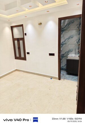 Room in 3.5 BHK Builder Floor at Laxmi Nagar – for Sale