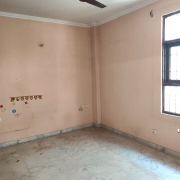 Room in 2 BHK Builder Floor at Sector 23 – for Rent