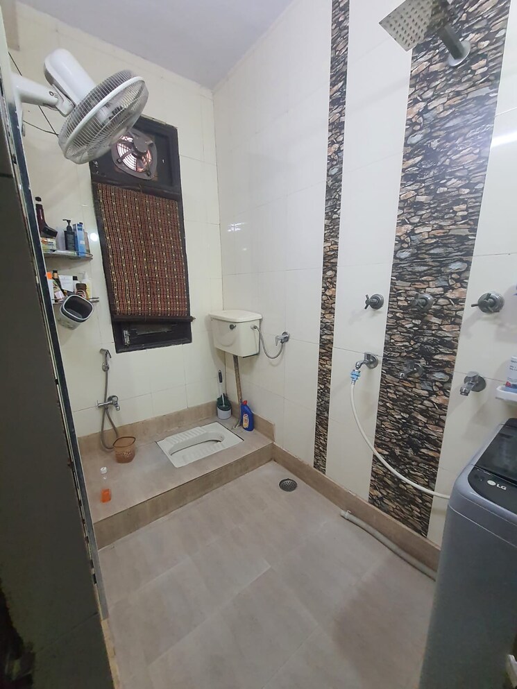 Bathroom, sweet-home-apartment 3 Bedroom 800 Sq.Ft. Apartment In Rohini Sector 14 Delhi 8679892