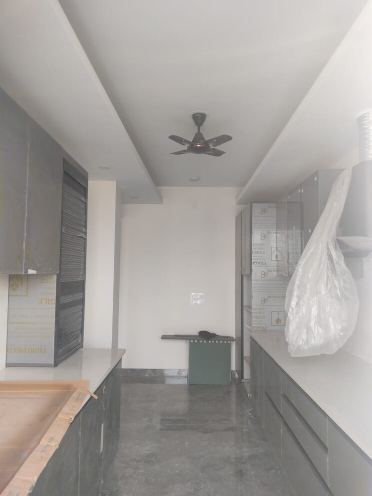 Kitchen, pochanpur colony 3 Bedroom 1085 Sq.Ft. Builder Floor In Pochanpur Colony Delhi 8680144