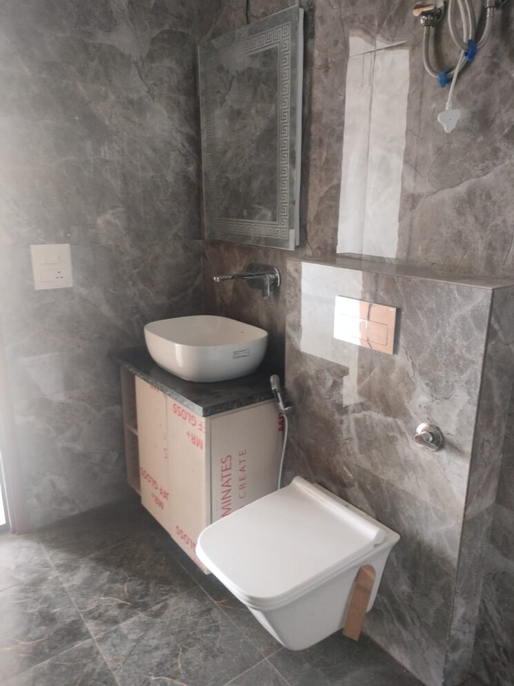 Bathroom, pochanpur colony 3 Bedroom 1085 Sq.Ft. Builder Floor In Pochanpur Colony Delhi 8680144
