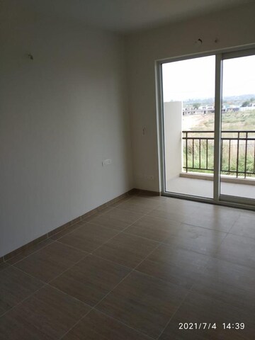 Room in 3 BHK Apartment at Sushma Valencia, International Airport Road – for Rent