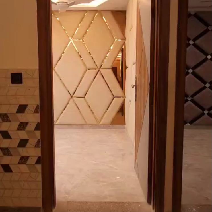 Room, sector 15 dwarka 4 Bedroom 120 Sq.Yd. Builder Floor In Sector 15 Dwarka Delhi 8680044