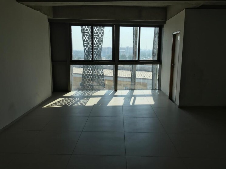 Room, memnagar Commercial Office Space 875 Sq.Ft. In Memnagar Ahmedabad 8680139