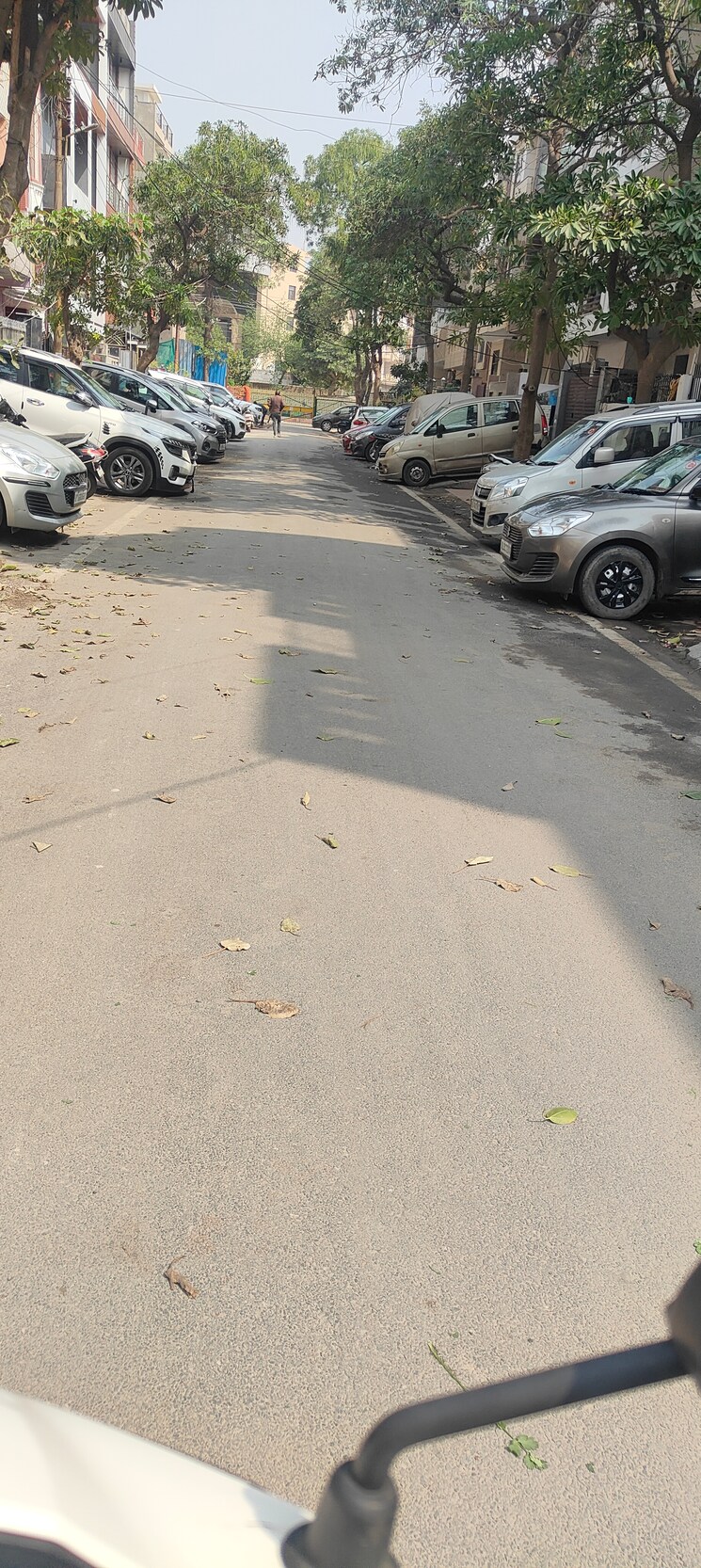  Parking, rwa-apartments-sector-61 6+ Bedroom 162 Sq.Mt. Independent House In Sector 61 Noida 8680230