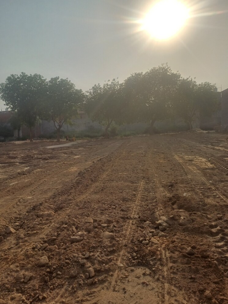 undefined, dheeraj nagar  141 Sq.Yd. Plot In Dheeraj Nagar Faridabad 8680303