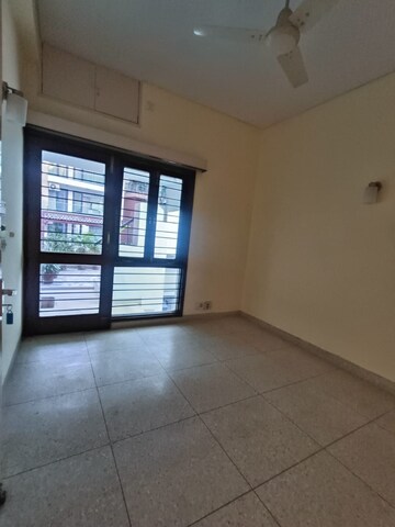 Room in 2 BHK Builder Floor at Navjeevan Vihar – for Rent