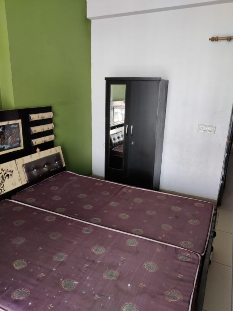 Room, prateek-laurel 3.5 Bedroom 1560 Sq.Ft. Apartment In Sector 120 Noida 8680407