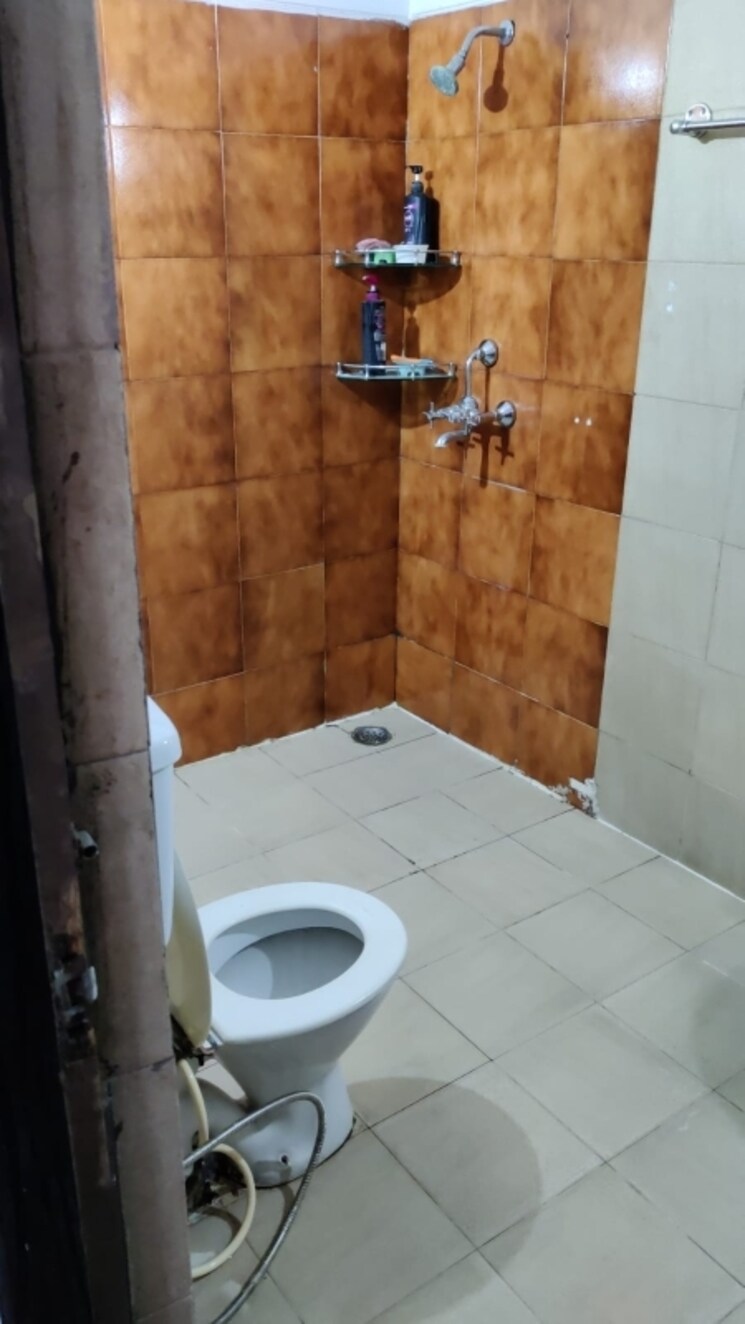 Bathroom, prateek-laurel 3.5 Bedroom 1560 Sq.Ft. Apartment In Sector 120 Noida 8680407