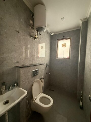 Bathroom in 2.5 BHK Apartment at Sealine Apartment, Pali Hill – for Sale