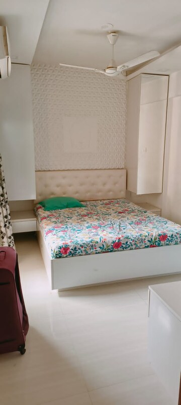 Bedroom in 2 BHK Builder Floor at Dahisar East – for Rent